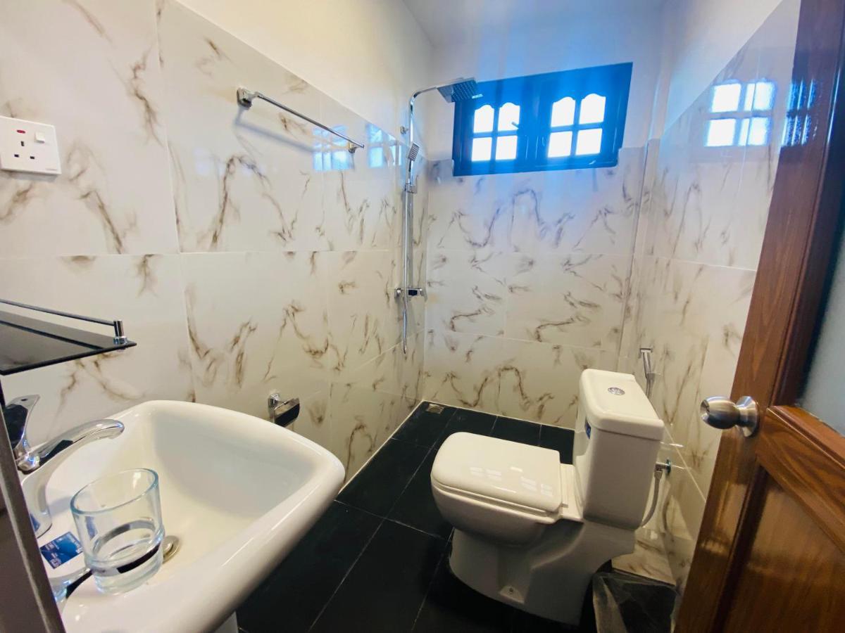 Travellers Nest Inn Нувара Елия Екстериор снимка