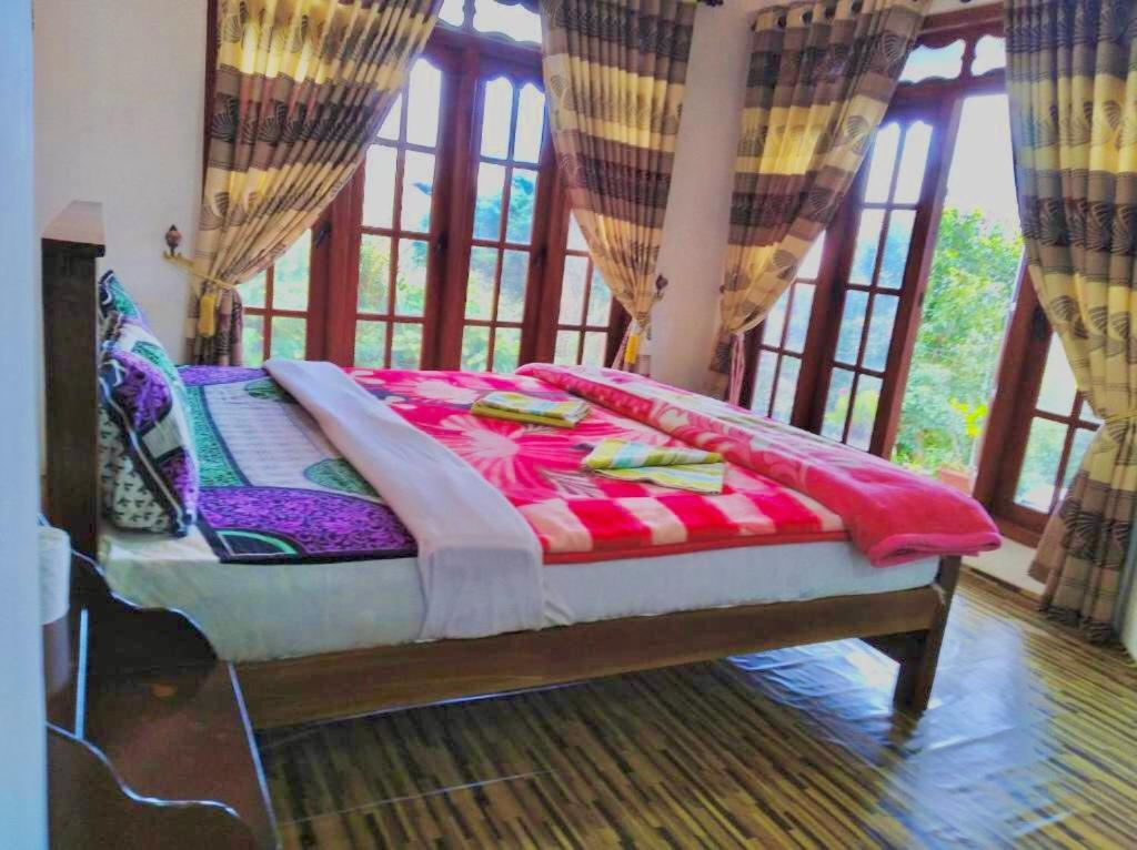 Travellers Nest Inn Нувара Елия Екстериор снимка